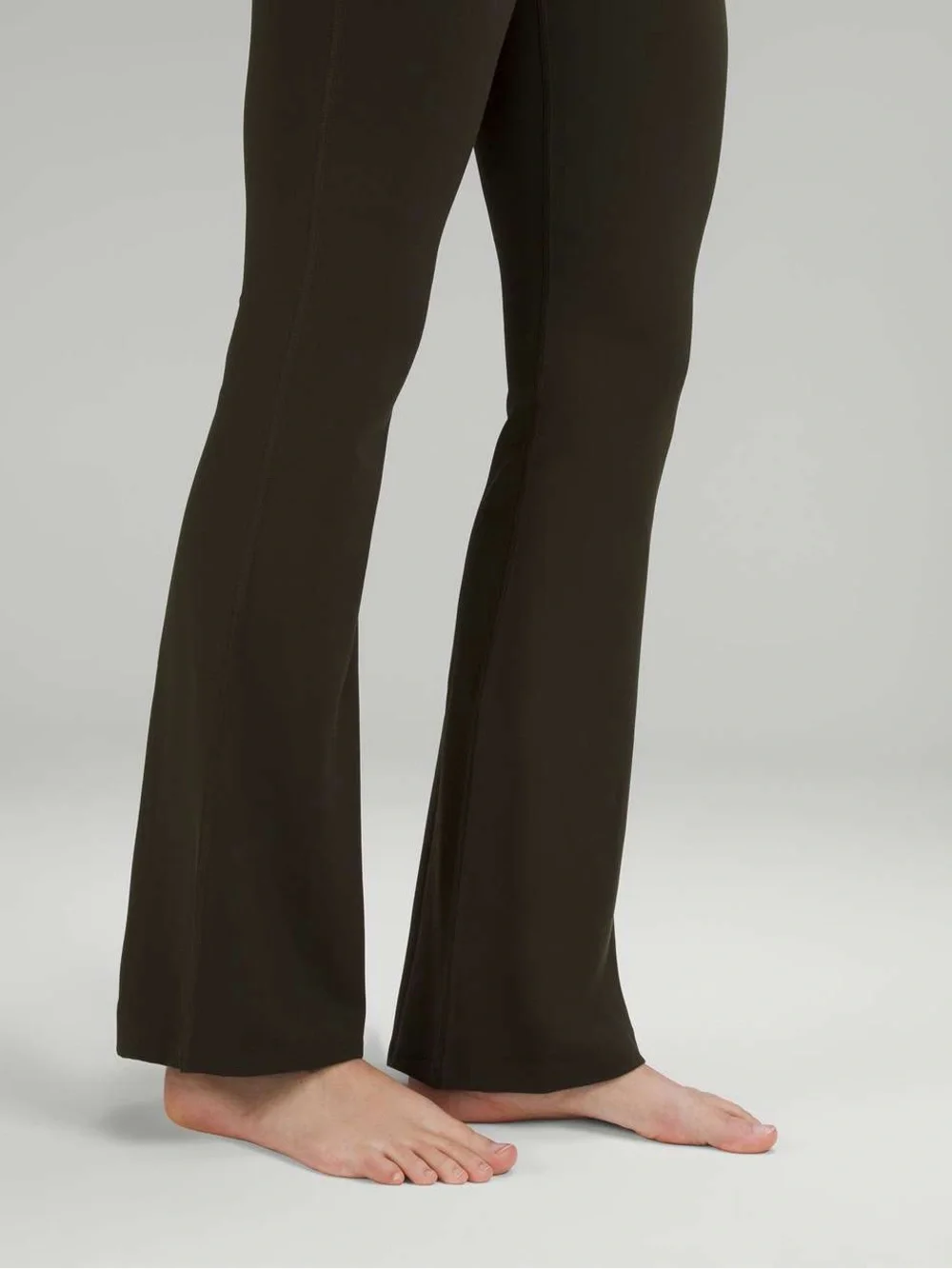Lululemon Groove Super-High-Rise Flared Pant Nulu Women’s Size 6 Dark Olive